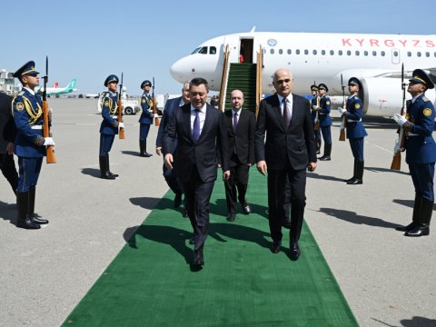 Qırğızıstan prezidenti Azərbaycana GƏLDİ
