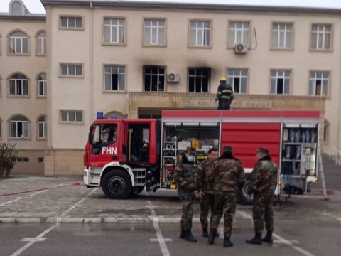 Bakıda məktəbdə yanğın - 3 nəfər tüstüdən zəhərlənib