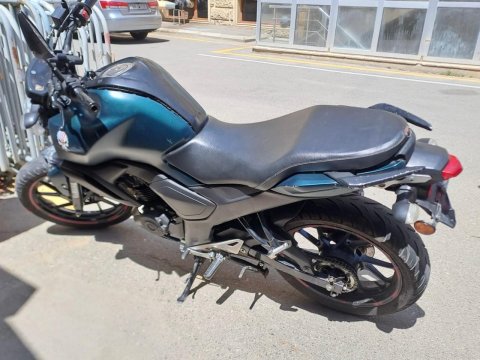 Polisə tabe olmayan motosiklet sürücüsü narkotik daşıyırmış - FOTO