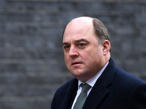 Şolts qərar verməlidir ki, Ukraynanın müharibədə qalib gəlməsini istəyirmi - Eks-nazir