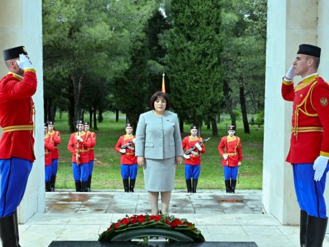 Spiker “Partizan döyüşçüsü” abidəsini ziyarət etdi 