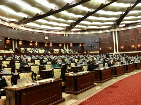 Hansı deputatlarımız kənddə yaşayır...