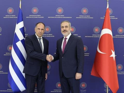 Hakan Fidan yunan həmkarı ilə görüşdü 