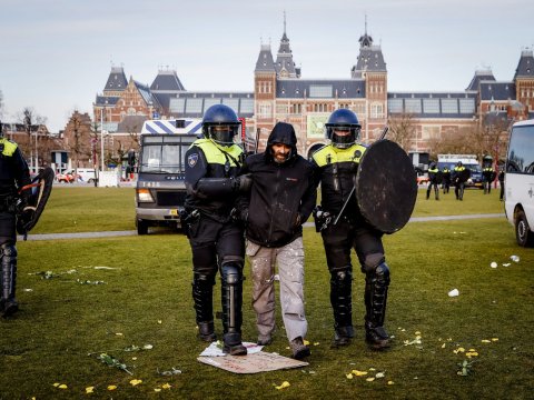 Amsterdamda nümayiş - 100-dən çox fəal saxlanıldı