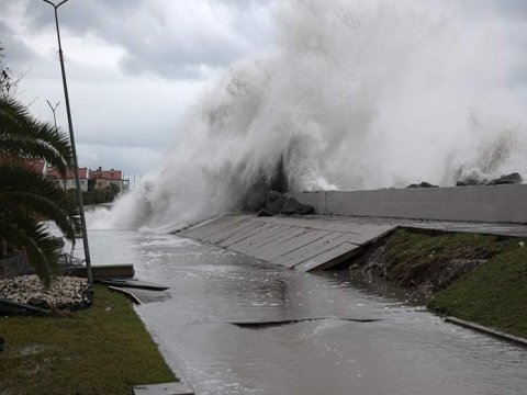 Çində qasırğa - 5 ölü, 33 yaralı var