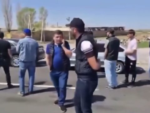 Etirazçılar Ermənistan-İran yolunu bağladı