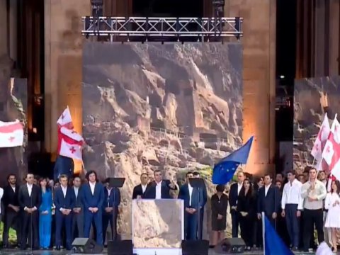 Gürcüstanın hakim partiyası 150 minlik aksiya KEÇİRİR