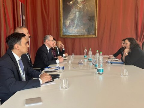Muxtar Babayev İƏİT nümayəndə heyəti ilə iqlim maliyyəsini müzakirə etdi