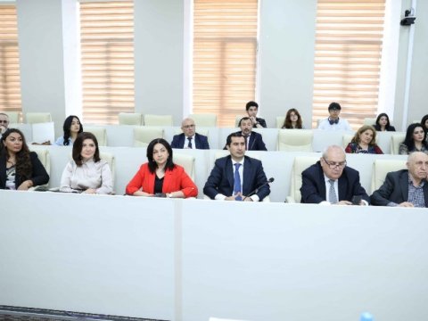 Ekspertlər UNEC-də yeni dövrün təhsil ideyalarını səsləndiriblər