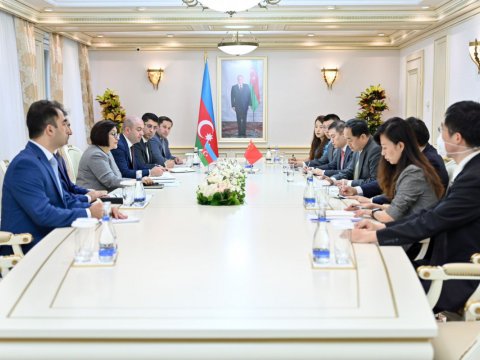 Spiker Çin Xalq Assosiasiyasının sədri ilə görüşüb