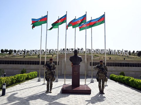 Zakir Həsənov xüsusi təyinatlılarla görüşdü - VİDEO