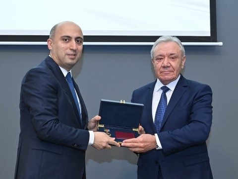 Prezident rektoru təltif etdi - FOTO