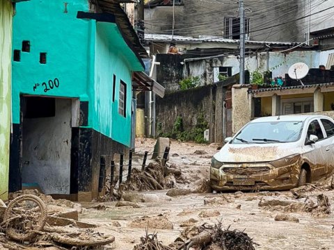 Daşqınlar 30 nəfərin həyatına son qoydu