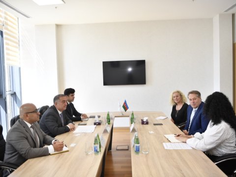 Nazir müavini Azərbaycan-Avstraliya Dostluq Qrupunun həmsədri ilə görüşüb