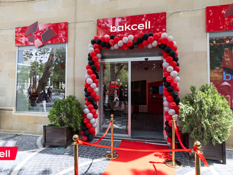 Bakcell Fəvvarələr Meydanında yeni innovativ mağazasını təqdim etdi!