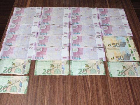 Mağaza sahibinin pulunu oğurlayan müştəri TUTULDU