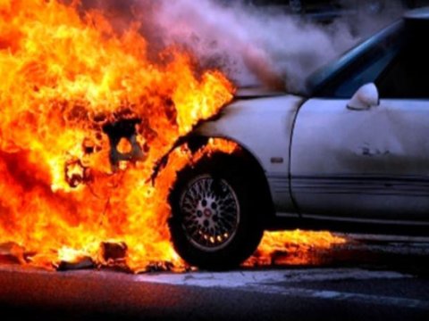 Yük maşını və yaxınlıqdakı avtomobillər yandı