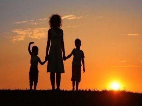 Sumqayıtda ana iki azyaşlı övladı ilə itkin düşüb