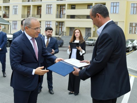 Neftçilərə mənzillər verildi - FOTO