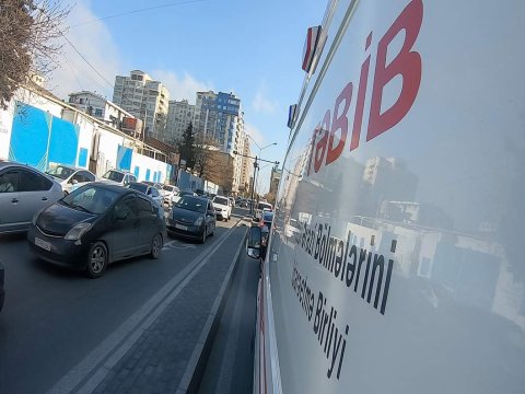 Təcili tibbi yardım maşınında körpə DOĞULDU