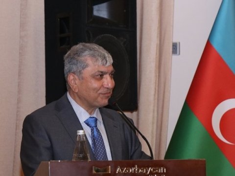 Əzizə Cəfərzadənin Turanı...