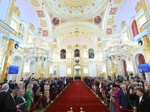 Putin 5-ci dəfə and içir - VİDEO