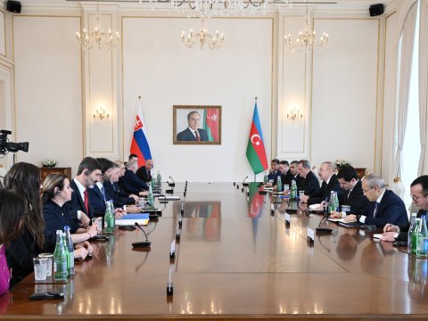 Prezidentin Slovakiya Baş naziri ilə geniş tərkibdə görüşü KEÇİRİLİB 