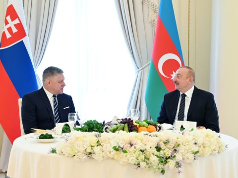 Prezident Baş nazirin şərəfinə rəsmi nahar verdi