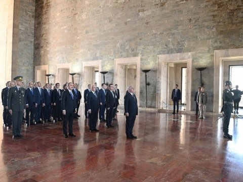 Əli Əsədov Anıtqəbiri ziyarət edib - FOTO