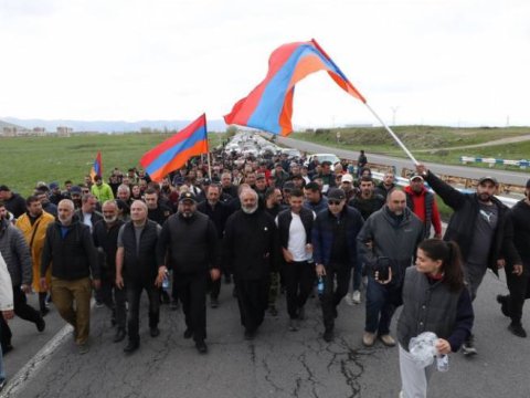 Etirazçılar İrəvana doğru irəliləyir - Paşinyan XƏBƏRDARLIQ ETDİ