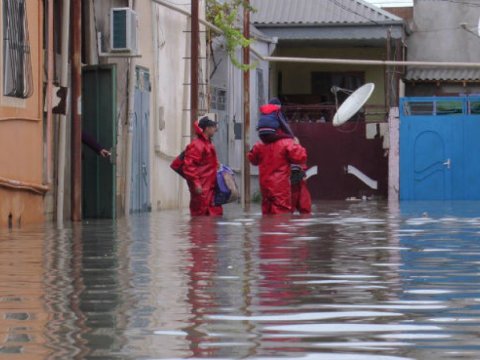 Bakının bu ərazilərini su basıb - FHN hərəkətə keçdi