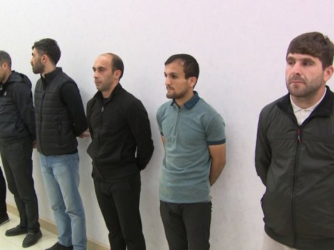 Saxta spirtli içkilər hazırlayanlar saxlanıldı - VİDEO