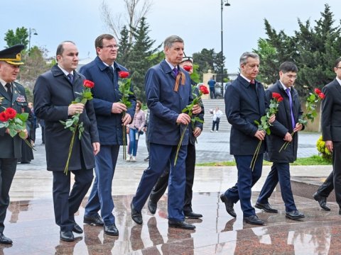 MDB ölkələrinin səfirləri “Qardaşlıq məzarlığı”nda