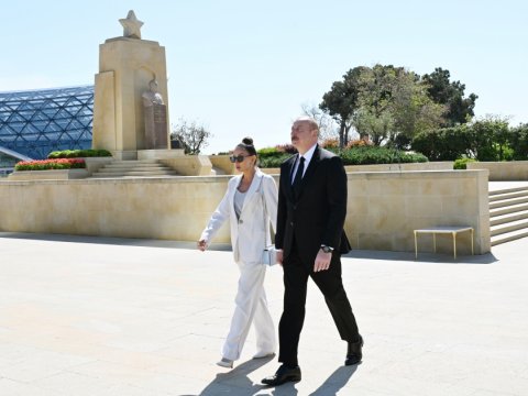 Prezident və xanımı Həzi Aslanovun məzarını ZİYARƏT ETDİLƏR