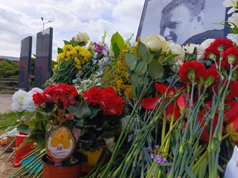 Dəfninin 70-ci günündə Navalnının məzarından GÖRÜNTÜLƏR