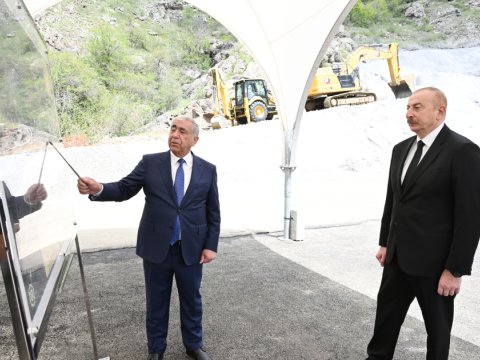 Prezident Xankəndi-Şuşa-Laçın yolunda görülən işlərlə tanış olub