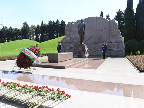 Dövlət Komitəsinin kollektivi Heydər Əliyevin xatirəsini yad edib - FOTO