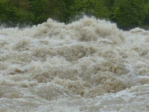 Kür çayı Qazaxda məcrasından çıxdı, sahələrə ziyan dəydi