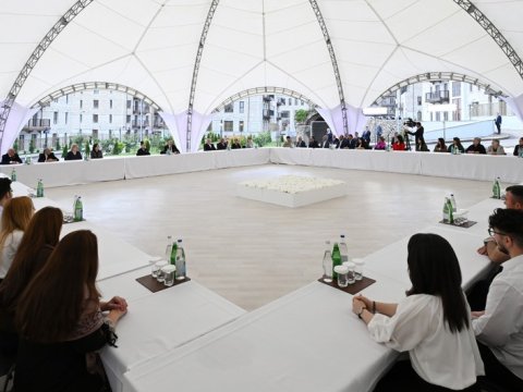 İlham Əliyevin şuşalılarla səmimi SÖHBƏTİ