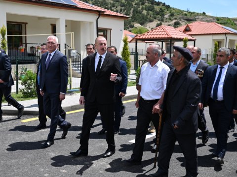 Prezident Sus kəndində sakinlərlə görüşdü - FOTOLAR