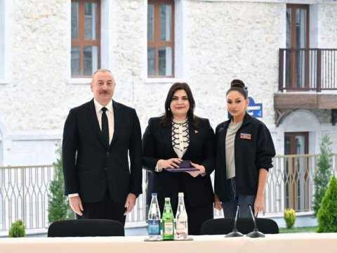 Güllələnən icra başçısının qızına da Şuşada ev verildi - FOTO