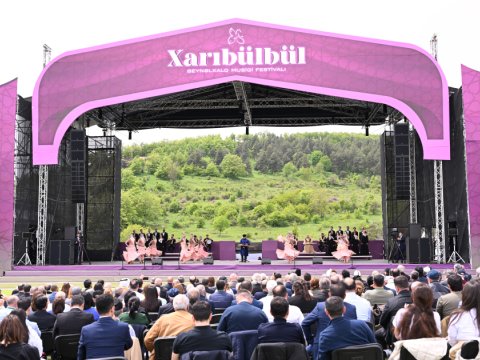 Dünyanı bizə, bizi dünyaya tanıdan “Xarıbülbül”