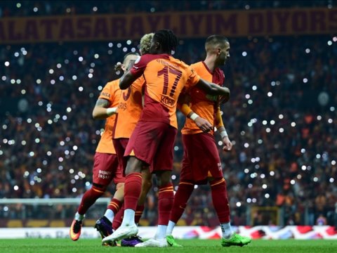 “Qalatasaray” və “Fənərbağça” qələbə qazandı 