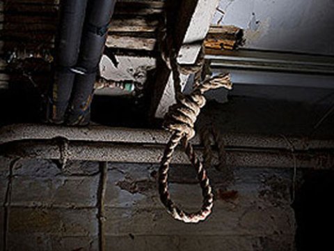 32 yaşlı kişi özünü tövlədə ASDI