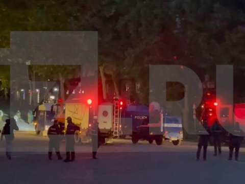 Gürcüstan parlamentinə xüsusi təyinatlılar cəlb edilib - VİDEO