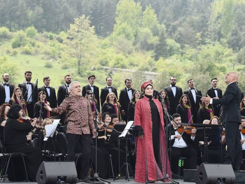 Heydər Əliyev Fondu “Xarıbülbül” festivalında hamını təsirləndirdi - JURNALİSTLƏR