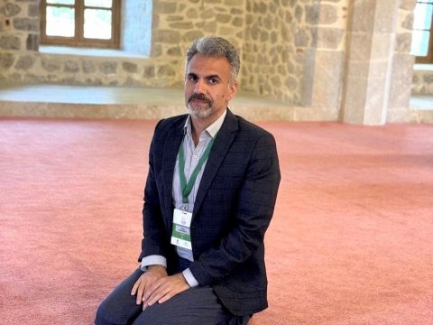 Ateist jurnalist Şuşada şiə namazı qılıb, yoxsa sünni? - AÇIQLAMA