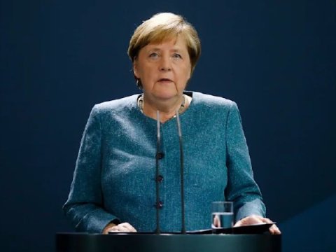 Merkelin memuarı satışa çıxacaq - 42 avroya...