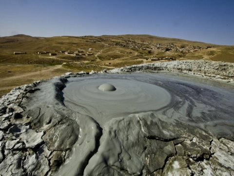 Azərbaycanda palçıq vulkanı PÜSKÜRDÜ