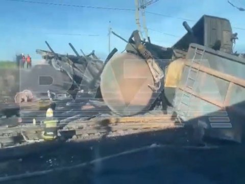 Rusiyada qatara PUA hücumu - Vaqonlar relsdən çıxdı